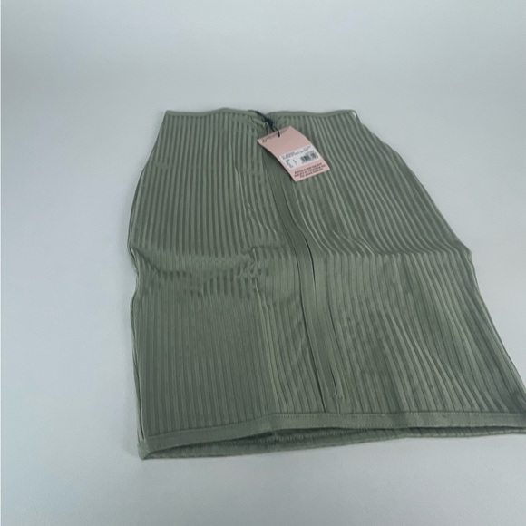 BANDAGE ZIP FRONT MINI SKIRT
SAGE - Picture 2 of 9